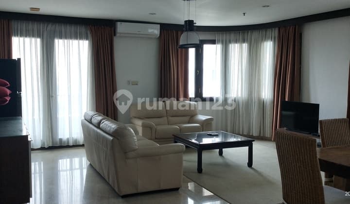 Apartement Park Royale 2 BR Furnished Bagus