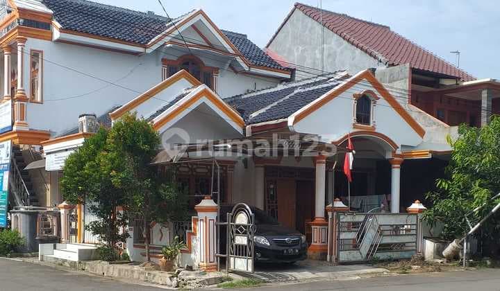 Hunian Bagus Posisi Sudut Ada Ruang Kerja