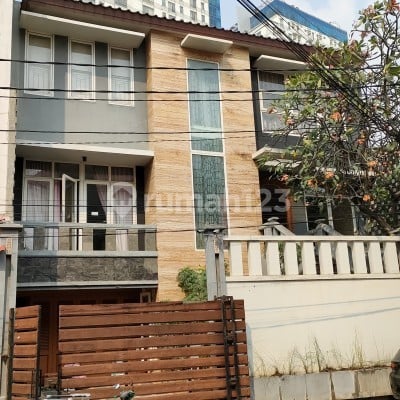 3-Story House on Jalan Kartini Raya, Sawah Besar, Central Jakarta