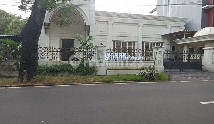 Rumah Mewah Hook Di Jalan Pangilama Polim Jaksel