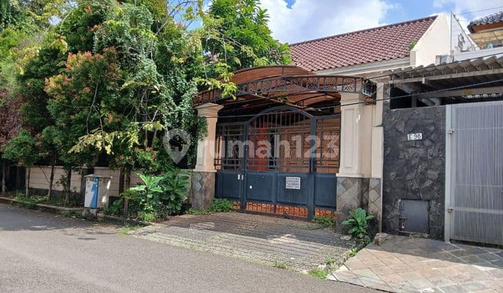 Rumah Tua Hitung Tanah JL Zamrud VI Permata Hijau Jaksel