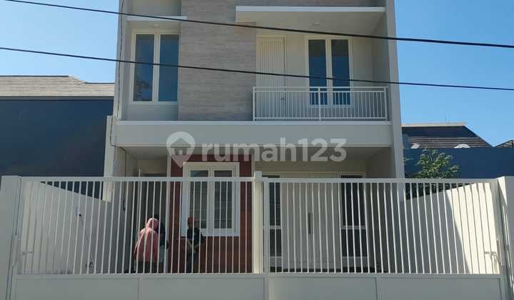 Jual Rumah Minimalis New Gayung Kebonsari 2 lantai siap Huni dekat Graha Pena dan A Yani