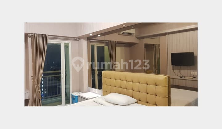 There are 2 units of Orchard Studio Apartments on the 30th floor.