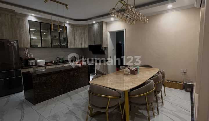 Rumah Mewah 2 Lantai di Puri Mansion - Jakarta Barat