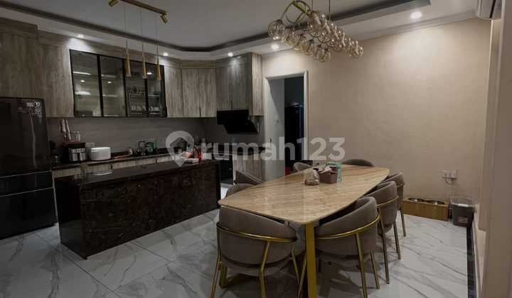 Rumah Mewah 2 Lantai di Puri Mansion - Jakarta Barat
