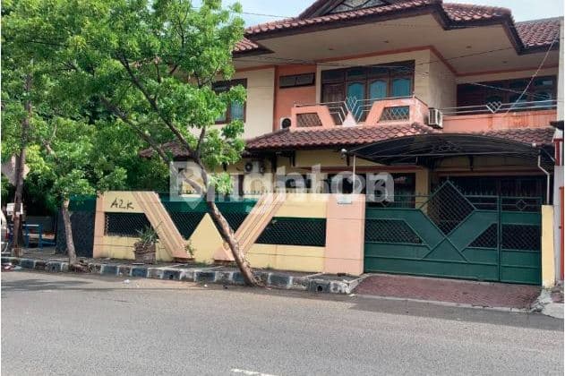 Rumah Mewah Gayungsari Strategis Dekat Masjid Agung dan Trans Icon Mall