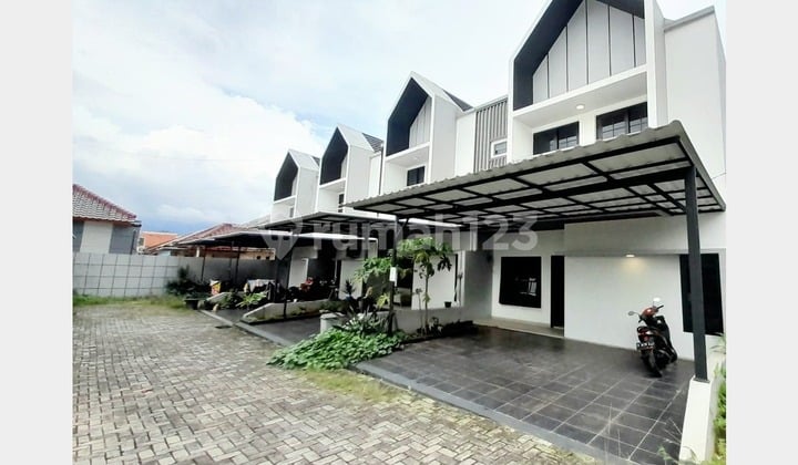 Rumah Dijual Semi Furnish Dekat LRT Harjamukti Carport 2 Mobil