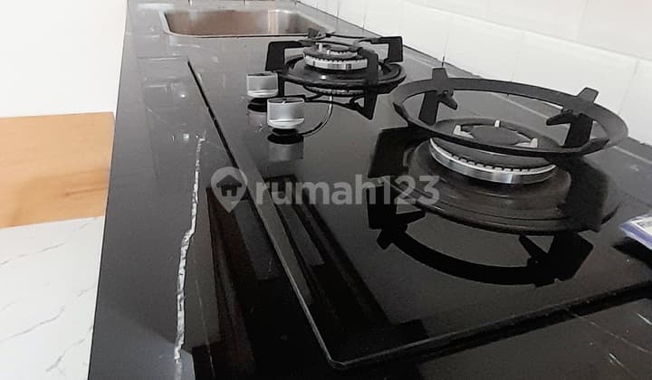 Rumah Baru Lokasi Strategis Siap Huni Dalam Townhouse, SHM