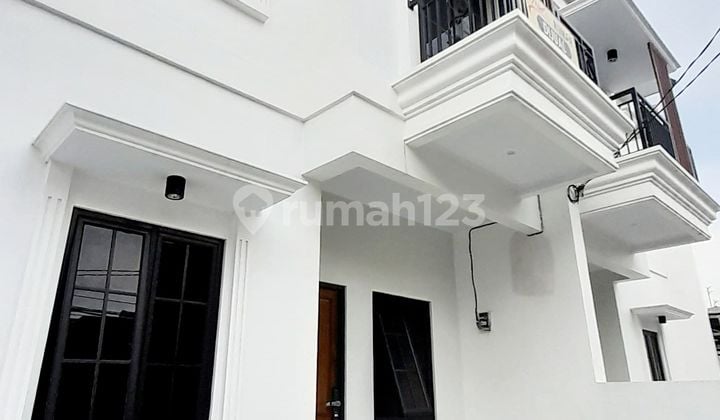 Rumah Baru Design American Klasik di Kalisari, 3 Kamar Tidur, SHM