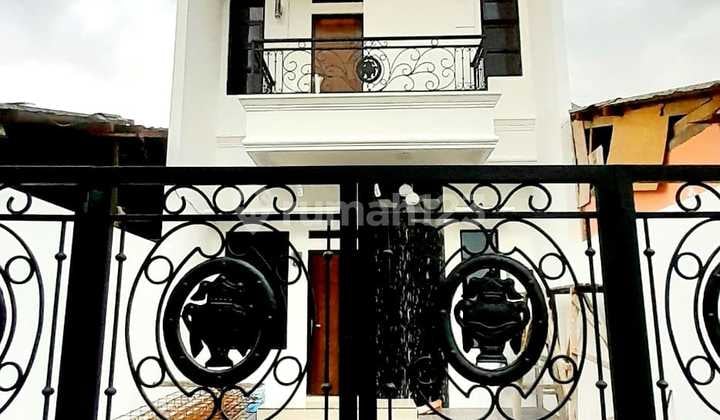 Rumah Nyaman & Siap Huni di Pasar Rebo - Akses Jalan Utama, SHM