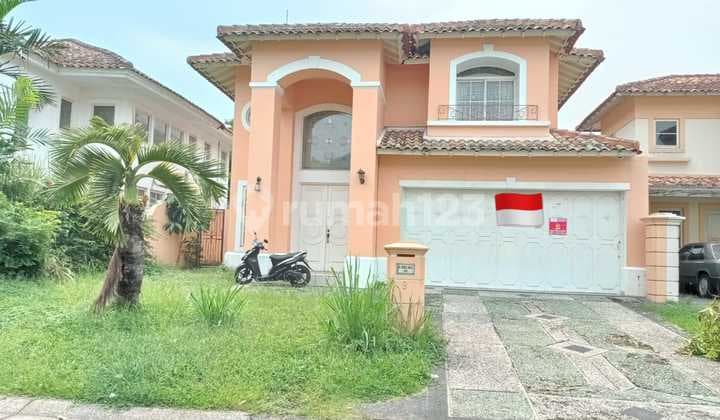 Rumah 2 Lantai Siap Huni Sudah Renovasi, Semi Furnished, Di Taman Beverly Golf, Lippo Karawaci Central