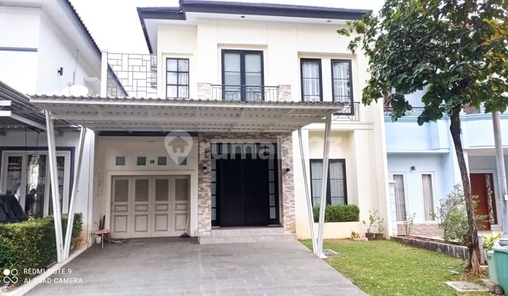 Rumah Mewah 2 Lantai Sudah Direnovasi Siap Huni Kondisi Semi Furnished, Berada Di Beverly Golf, Lippo Karawaci Central.