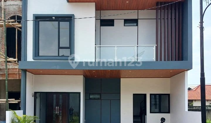 Dijual Cepat Rumah 2,5 Lantai Rooftop