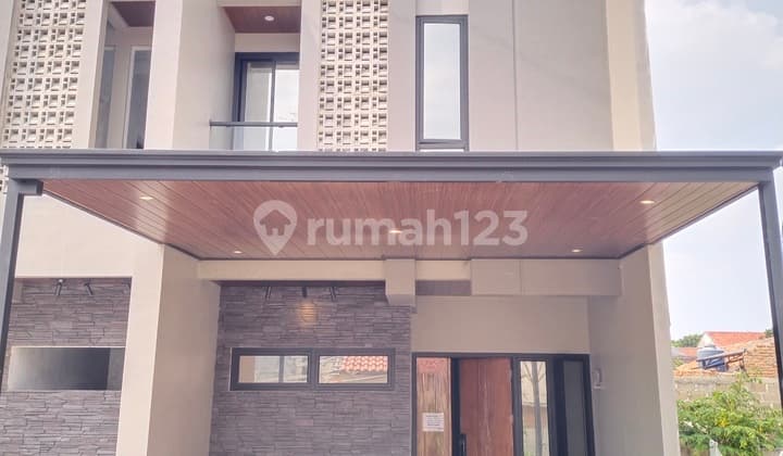 Dijual Rumah Minimalis 2,5 Lantai Rooftop