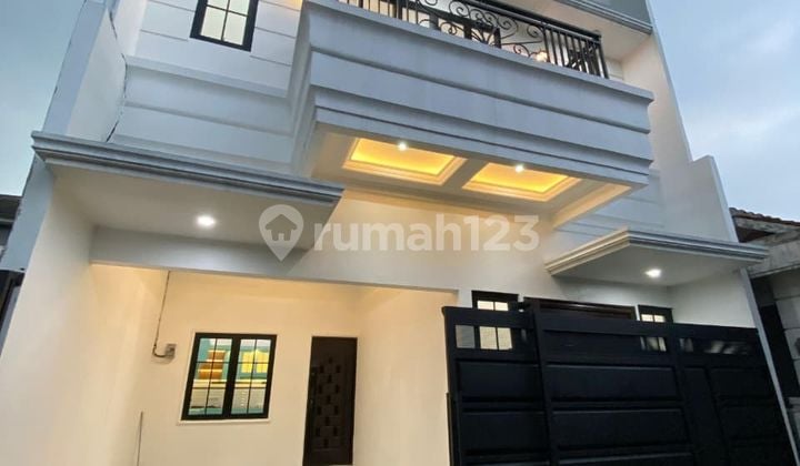 Dijual Rumah Baru 2,5 Lantai Roofto Siap Huni
