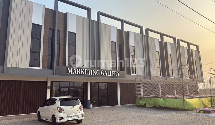 Shop House 400 Million Complete and Strategic Location in Residential Area