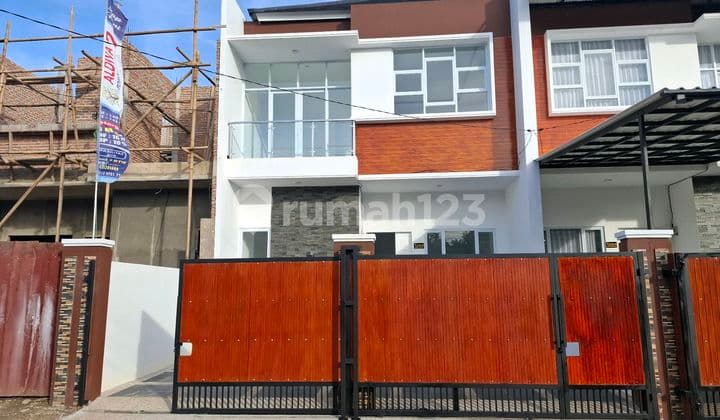 Rumah Besar Luas Tanah 140 M² Harga Murah Dekat Tol Bekasi Timur