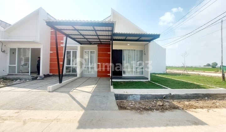 House with Free Renovation, Canopy, Kitchen Set, Installments of 1 Million.