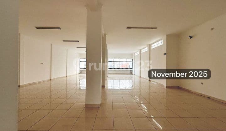 For Rent: Twin Shophouses in Kebayoran, Land Area 209m²/Shop House 299Million/year/11.25