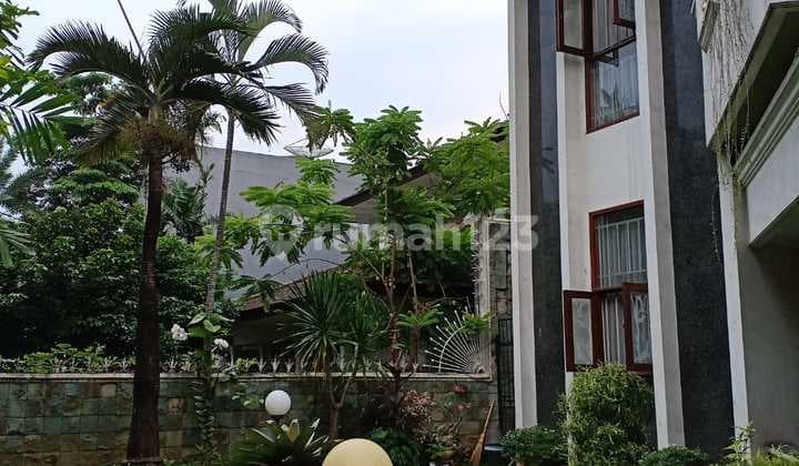 Rumah 2 Lantai Luas Tanah 580m2 6 Kamar SHM Pondok Indah 08.23