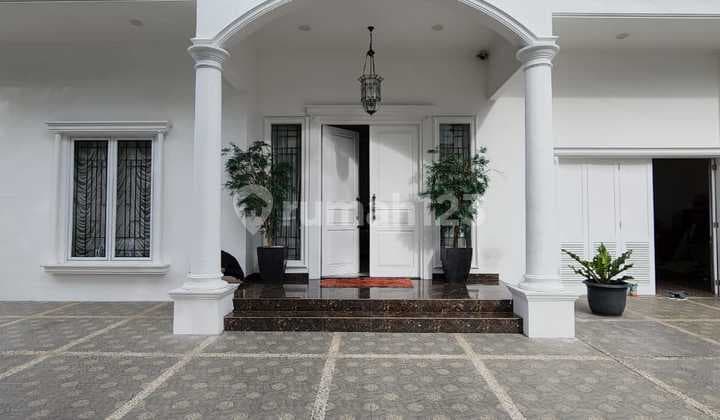 Rent House in Menteng Land 1000m² Building 800m² 5 Bedrooms 5 Bathrooms 06.2024