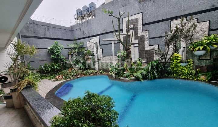 For Rent: House in Pondok Indah, 2 Floors, 5 Bedrooms, 5 Bathrooms, Land Area 500m², Building Area 450m². 07.24