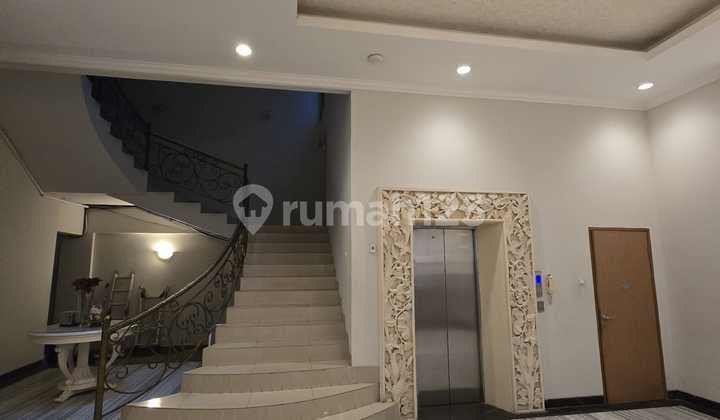 For Rent Rumah Jl.sumenep Menteng 7Carport LT1000, 6KT, 4KM //10.25