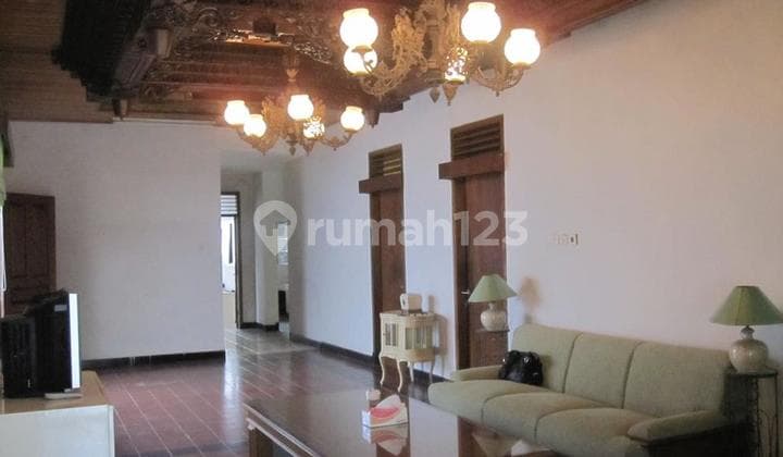 Rumah Bagus Semi Furnished di Menteng Jakarta Selatan, 12.24