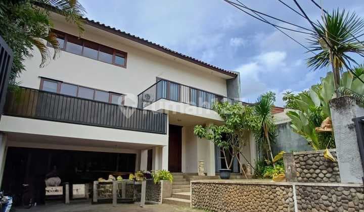 Disewakan Rumah di Kemang Selatan 2,5 Lantai