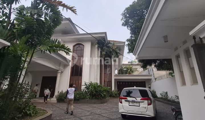 DiSewakan Rumah Menteng di Ki Mangunsankoro 8KT/6KT,LT1350/10.25