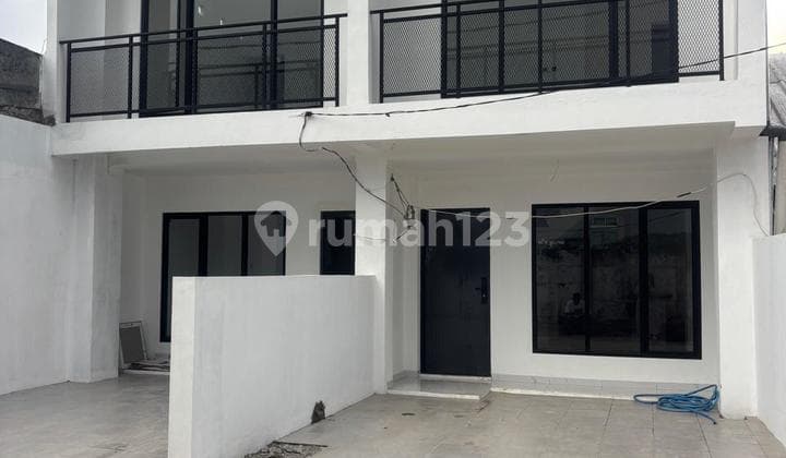 For Rent House in Graha Bintaro Jaya, Land Size 56m², Building Size 80m², 2 Bedrooms, 2 Bathrooms, Available July 25.