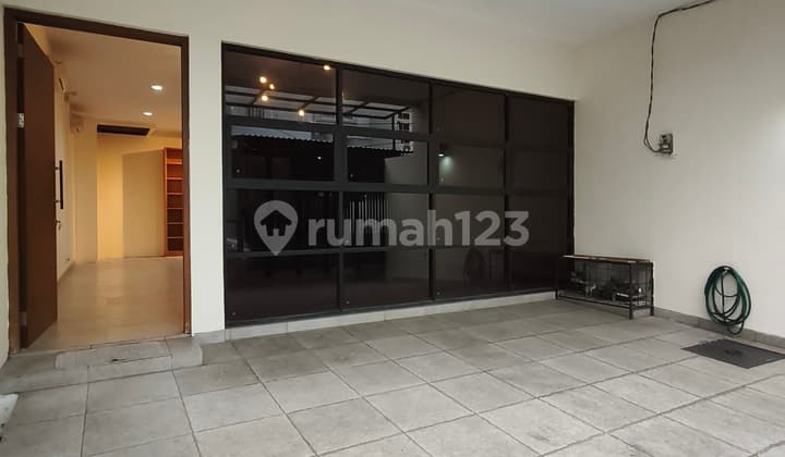 Rumah Istimewa Di Tomang. Bangunan 3 Lantai Rumah Bagus
