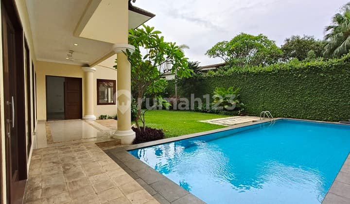 Rumah 2 Lantai di Pejaten. Ada Swimming Pool Rumah Bagus