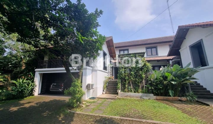 Rumah Cilandak, Estetik+swim Pool, Bangunan 2 Lantai.