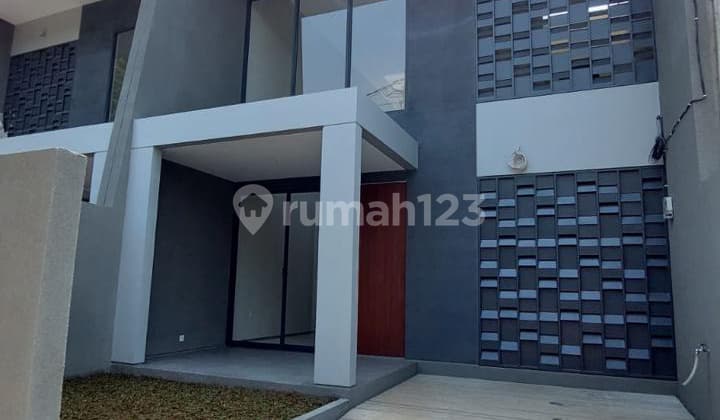 For sale: Neat, clean, modern house in Cinere, Depok, move-in ready!
