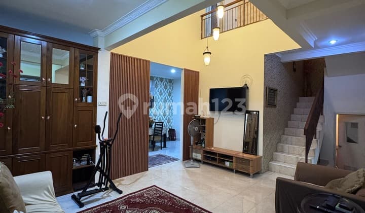 Jual Butuh Rumah Siap Huni 2 Lantai di Graha Raya