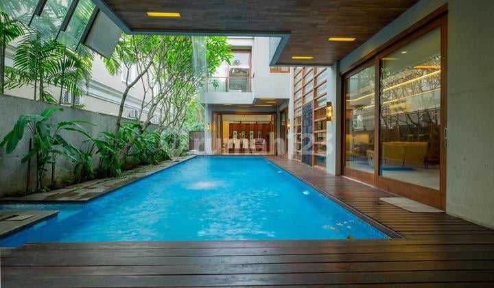 3-Story Luxury House in Lippo Karawaci Golf Estate