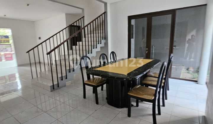 Cheap 2-Story House in The Green BSD