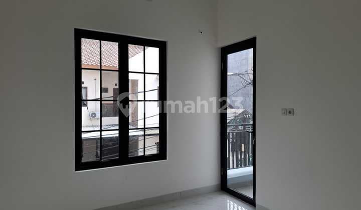 Rumah Baru 3 KM di Regency Melati Mas dijual