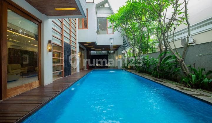Disewakan Rumah Mewah 3lt Taman Golf di Lippo Karawaci