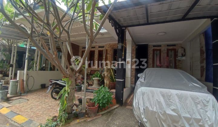 Rumah Cantik 2 Lantai Siap Huni SHM di Graha Raya Bintaro