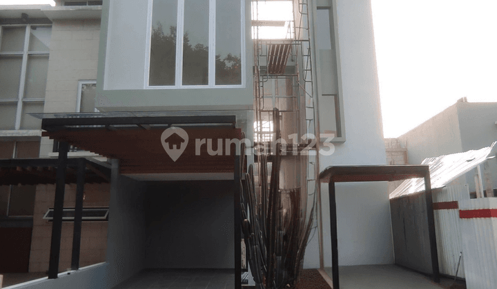 Rumah Bagus Minimalis 2,5 Lantai Dikebayoran Bintaro