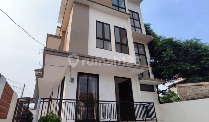 Rumah Bagus Minimalis 3 Lantai Siap Huni Di Meruya