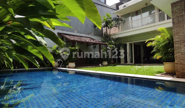 Rumah Bagus Kolam Renang di Senayan Bintaro Sektor 9