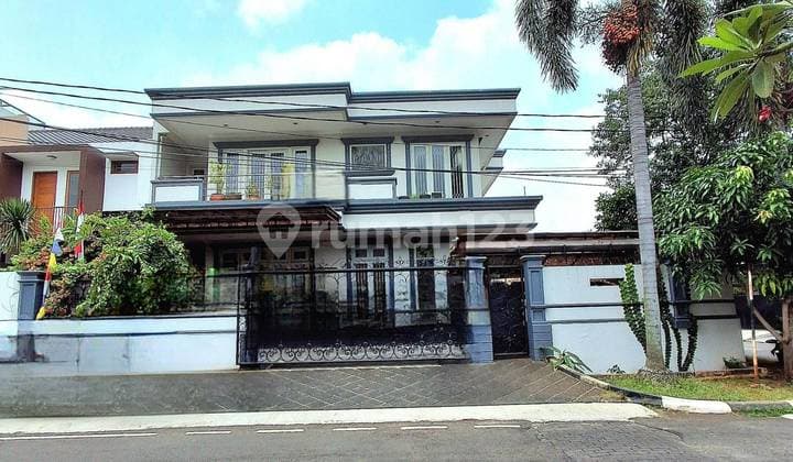 Rumah Hook Bagus 2 Lantai Strategis di Pondok Indah