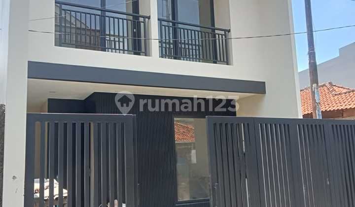 Rumah Bagus Minimalis Siap Huni di Manyar Bintaro Sektor 2