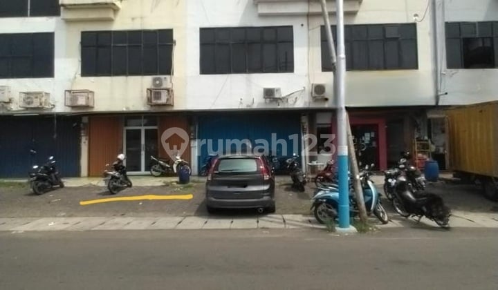 Shop house in Griya Inti Sentosa Shop house in Griya Inti Sentosa