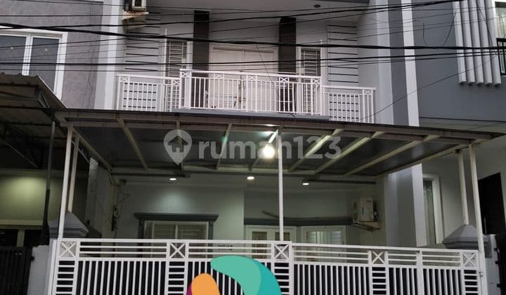 Rumah siap huni jalan 3 mobil di Sunter Agung