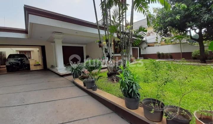 Rumah Siap Huni Asri Di Menteng Jakarta Pusat