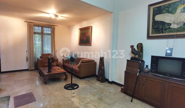 Rumah sudut 2 lantai siap huni di Bintaro Sektor 6